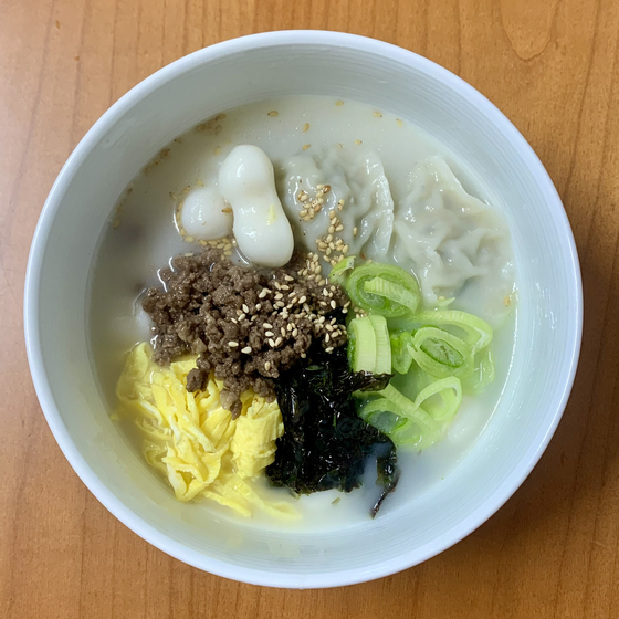 Homemade tteokguk made with the recipe below. [LEE JIAN]