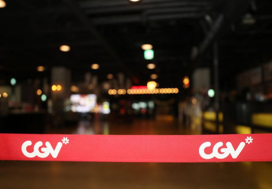 On Jan. 29, a moviegoer fell asleep while watching a film in a CGV theater in Jeonju and had to be rescued by the 119 rescue squad. [YONHAP]