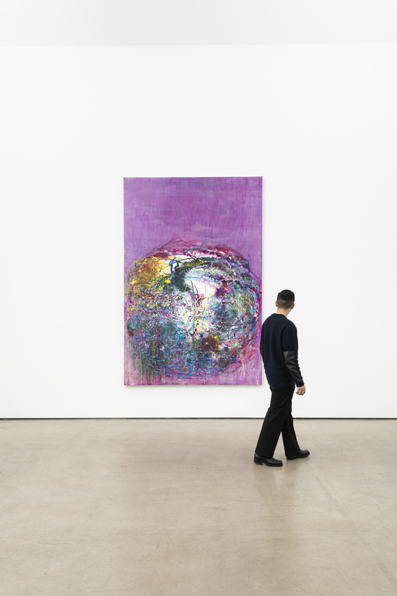 Artist Yun-hee Toh's painting is on view at Gallery Hyundai in central Seoul as part of her solo show ″Berlin.″ [GALLERY HYUNDAI]