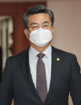 Defense Minister Suh Wook
