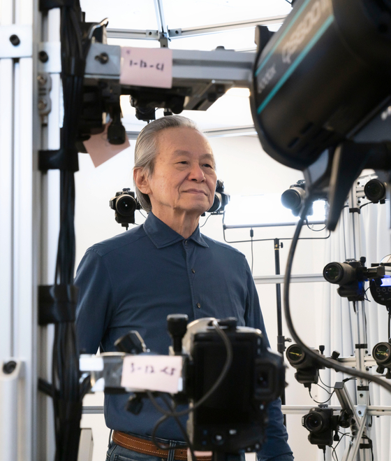 Lee Kun-yong stands among cameras to digitize him into an avatar. [AIT]