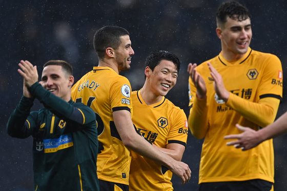 Hwang Hee-chan, center, celebrates after winning a match against Tottenham Hotspur at Tottenham Hotspur Stadium in London on Sunday. [EPA/YONHAP]