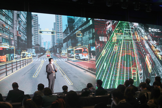 You Seung-il, chief technology officer of Kakao Mobility, gives an opening speech at the “Next Mobility: NEMO 2022” tech conference held at Coex, southern Seoul, on Thursday. [KAKAO MOBILITY]