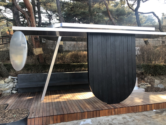The bus stop located at the back gates of the MMCA's Gwacheon branch. [SHIN MIN-HEE]