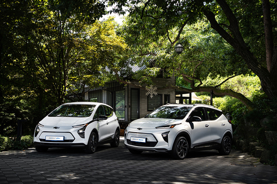 General Motors' Bolt EV, left and Bolt EUV. [GM KOREA]