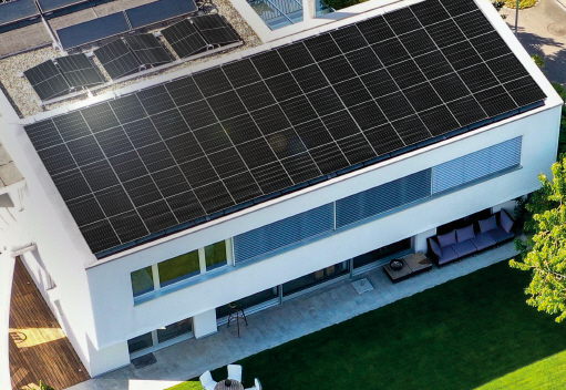 LG Electronics will exit the solar panel manufacturing business after 12 years, the company said on Wednesday. In the picture is the company's NeON H solar panel model developed last April. [LG ELECTRONICS]