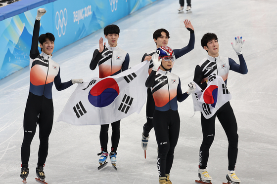 From left to right: Hwang Dae-heon, Lee June-seo, Kwak Yoon-gy, Kim Dong-wook and Park Jang-hyuk celebrate after their second-place finish in the men's 5,000-meter relay at Capital Indoor Stadium at the 2022 Winter Olympics on Feb. 16. [NEWS1]