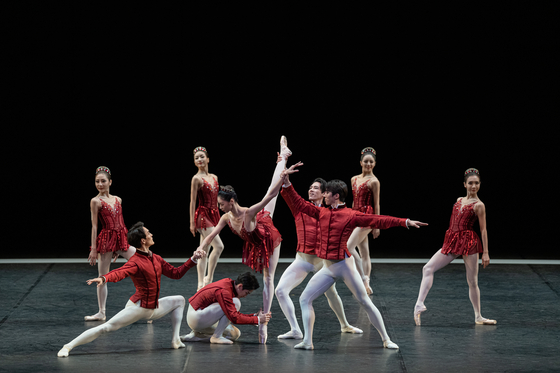 Dancers shine like rubies in the Korean National Ballet’s "Jewels" on stage during its run of the performance from Feb. 25 to 27 at the National Theater of Korea in central Seoul. The company chose the Balanchine masterpiece to celebrate the beginning of its 60th anniversary. [KNB]