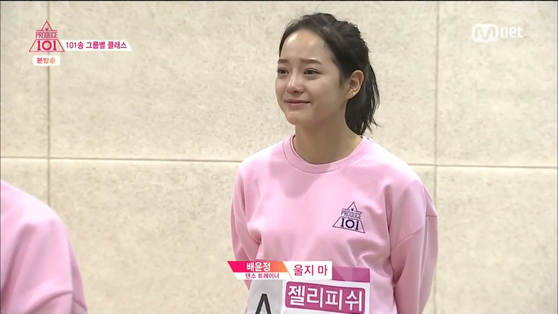 A scene of Kim Se-jeong as one of the 101 trainees from Mnet's hit audition show "Produce 101" (2016) [MNET]