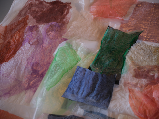 Designer Kim Ji-sun's ″Poly Series″ recycles polyethylene to layer and compress them together using heat, creating a sustainable hanji-like texture. [SEOUL DESIGN FOUNDATION]