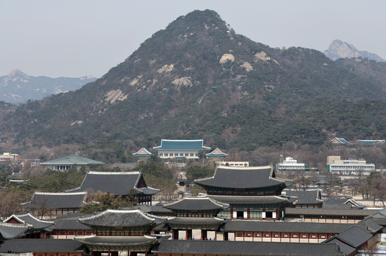 Attention is turning toward Sejong and whether President-elect Yoon Suk-yeol will follow through with his pledge to make it Korea’s “real capital.” Yoon vowed to create a second office in Sejong and to relocate the current main office from the Blue House, seen above, to Gwanghwamun in central Seoul, an area teeming with high-rise office buildings. [YONHAP]