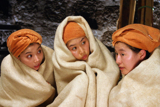 A scene from KBS sitcom series "Old Miss Diary" (2004-05) [KBS]