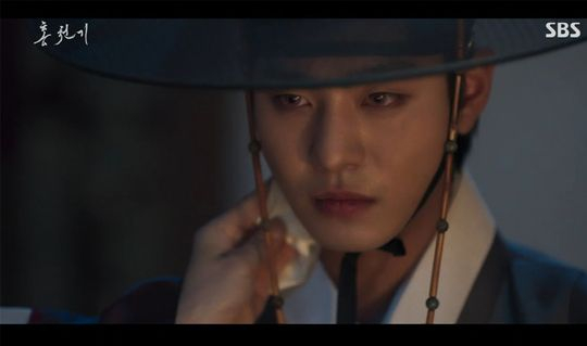 Ahn as the blind astrologer Ha Ram in SBS drama series “Lovers of the Red Sky” (2021) [SBS]