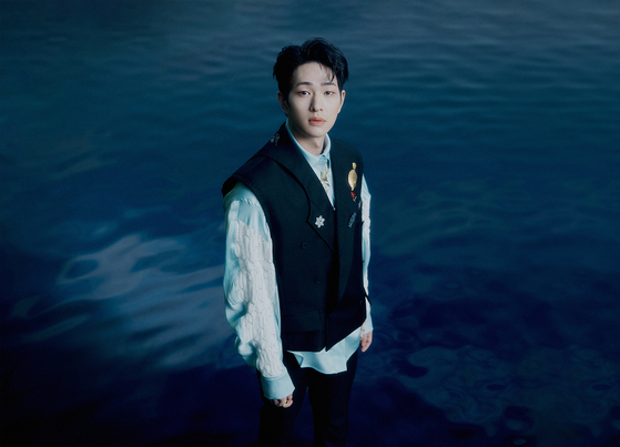 SHINee member Onew will be releasing a solo album in April according to SM Entertainment on Tuesday. [ILGAN SPORTS] 