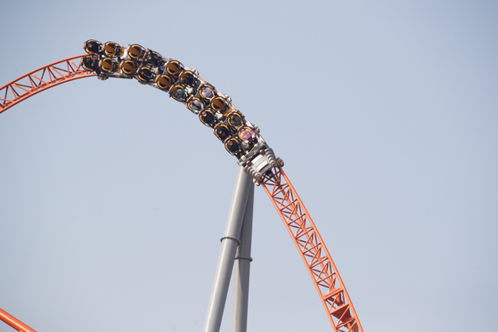 Lotte World Adventure Busan's roller coaster Giant Digger [LOTTE WORLD ADVENTURE BUSAN]
