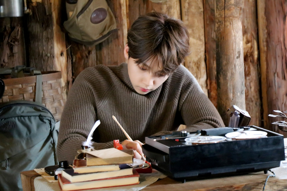 Singer and songwriter Jung Se-woon makes a debut as a writer. [STARSHIP ENTERTAINMENT]