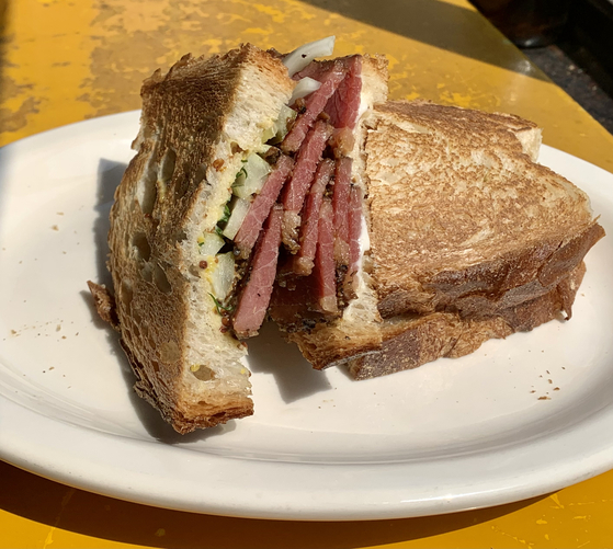 Old-school Pastrami Sandwich at Goatt Deli in Gangnam District, southern Seoul [LEE JIAN] 