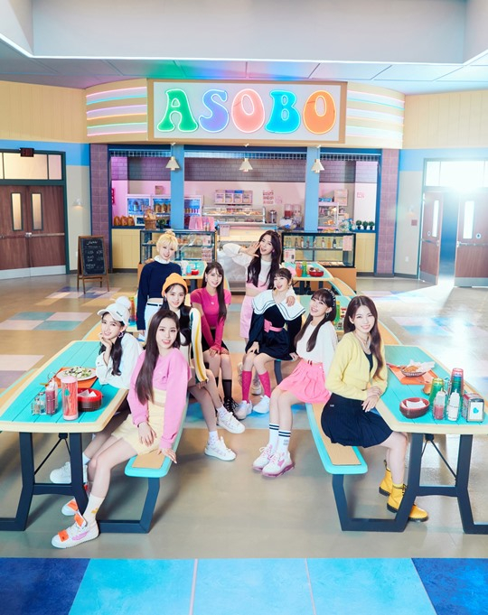 Girl group NiziU [JYP ENTERTAINMENT]