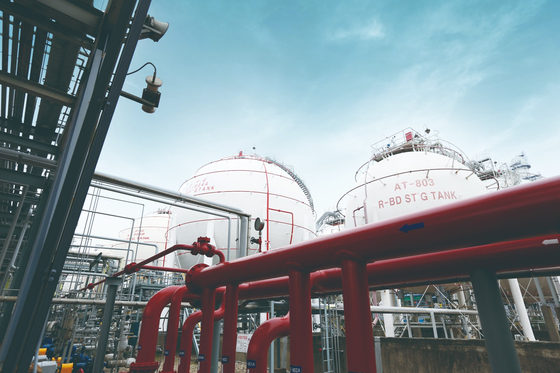 Kumho Petrochemical Group focuses on its main business while planning for the future. [KUMHO PETROCHEMIAL GROUP]