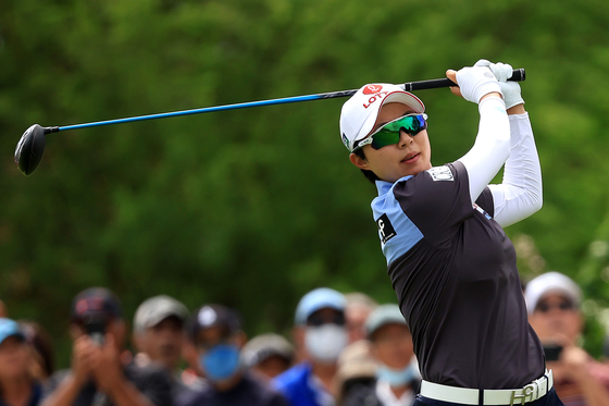 Kim Hyo-joo hits her shot off the 14th tee during the final round of The Lotte Championship at Hoakalei Country Club in Ewa Beach, Hawaii on Saturday.  [AFP/YONHAP]