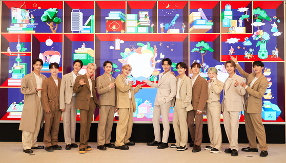 Boy band Seventeen [PLEDIS]