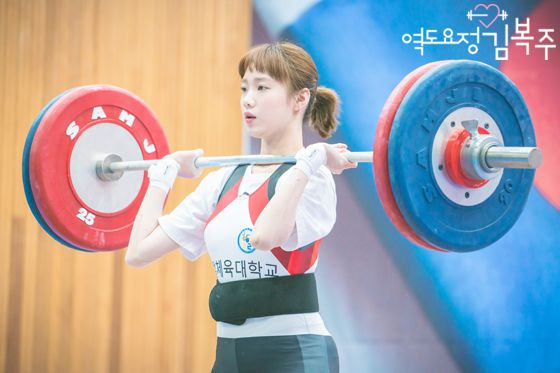 Lee during a scene in MBC's drama series "Weightlifting Fairy Kim Bok-joo" (2016) [MBC]