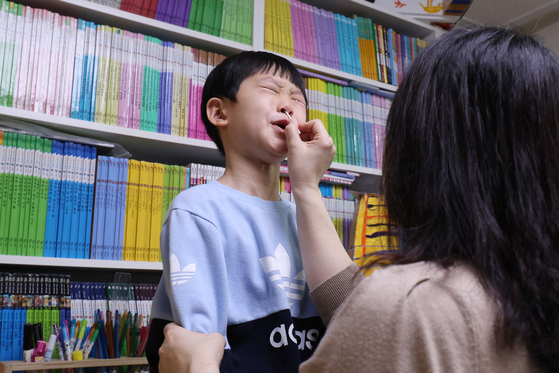 A Covid-19 rapid antigen self test is administered in Seoul on March 1. [YONHAP] 