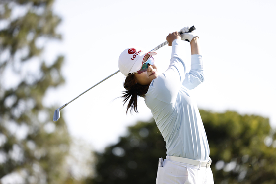Choi Hye-Jin tees off on the 18th hole during the final round of the DIO Implant LA Open at Wilshire Country Club on Sunday in Los Angeles, California.  [AFP/YONHAP]