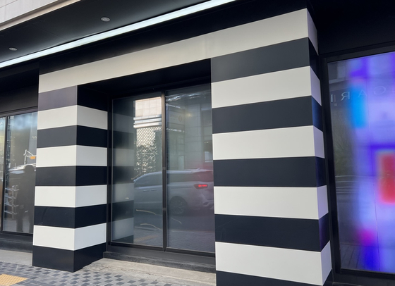 Sephora Korea's second shop in Myeong-dong, central Seoul, closed on Jan. 2, 2022. [BAE JUNG-WON]