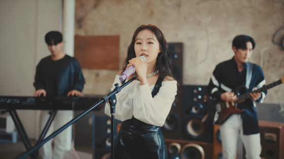 A scene from Lee's music video for "Walking Through the Moon" [WOOLLIM ENTERTAINMENT]