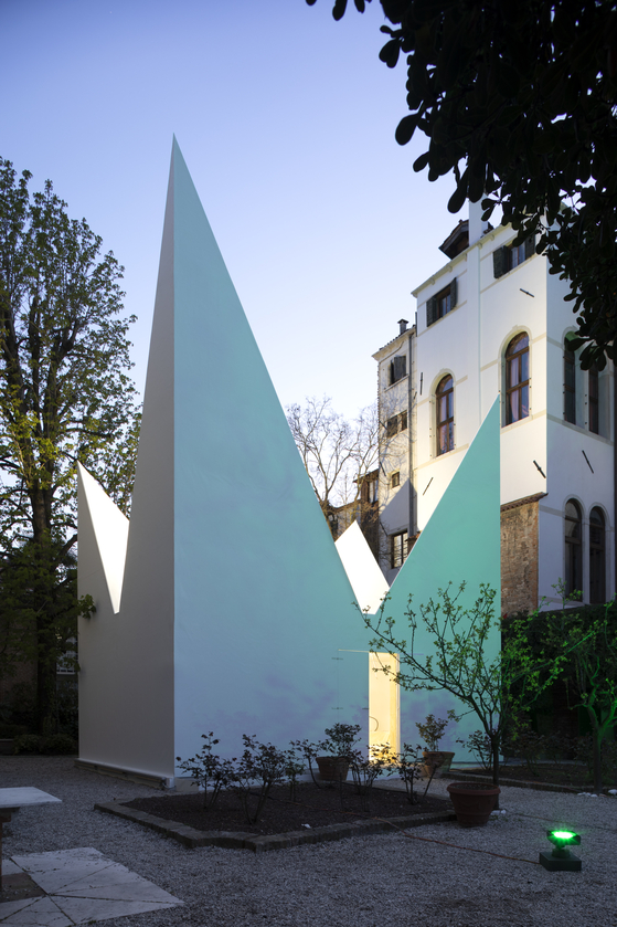 The exterior of ″Hanji House," which is part of Chun Kwang Young's exhibition [CKY STUDIO, ALICE CLANCY]
