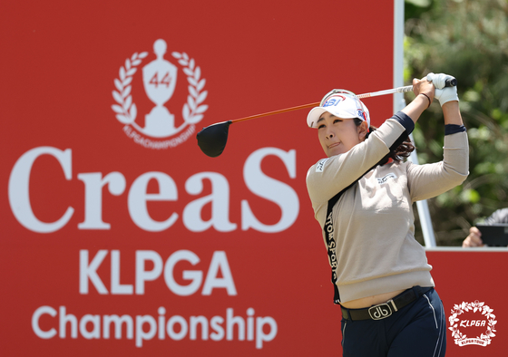 Kim A-lim tees off at the par-4 fifth in the final round of the CreaS F&C The 44th KLPGA Championship at Ildong Lakes at Pocheon, Gyeonggi on Sunday. [KLPGA] 