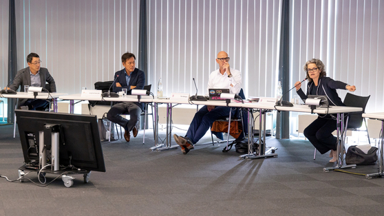 Executives from SK Telecom, SK Square and Deutsche Telekom discuss metaverse partnerships on Thursday at the German telecommunication company's headquarters in Bonn. From left are: SK Telecom CEO Ryu Young-sang, SK Square Vice Chairman Park Jung-ho, CEO of Deutsche Telekom Timotheus Hottges and Claudia Nemat, board member for technology and innovation at Deutsche Telekom. [SK TELECOM]