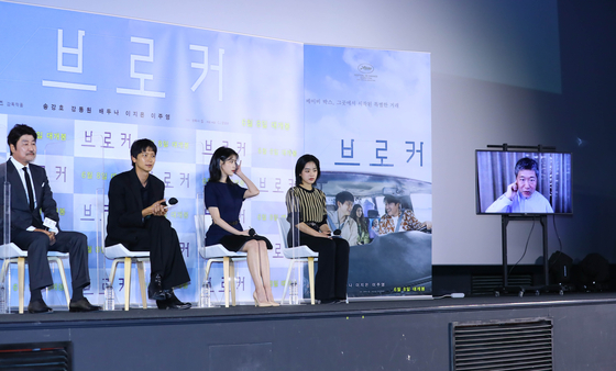 Palme d’Or winner Hirokazu Kore-eda, behind the 2018 film “Shoplifters,” directed his first Korean-language film “Broker,” which is slated for release in local theaters on June 8. [ILGAN SPORTS]