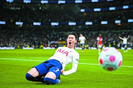Tottenham's Son Heung-min celebrates after scoring against Arsenal during a match at Tottenham Hotspur stadium in London on Thursday. [AP/YONHAP]