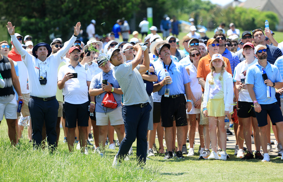 Lee Kyoung-hoon plays his shot on the 12th hole during the third round of the AT&T Byron Nelson at TPC Craig Ranch on May 14 in McKinney, Texas. [GETTY IMAGES]