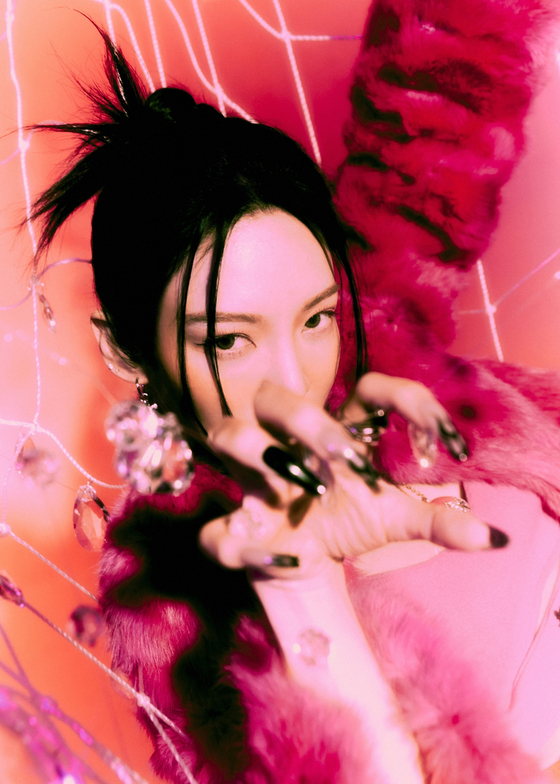 A concept image for HYO's new title track "Deep" [SM ENTERTAINMENT]
