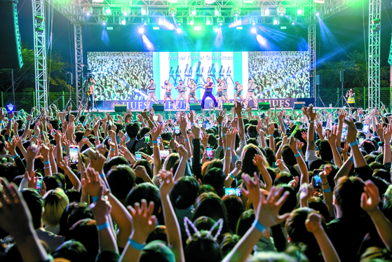 PSY performs at the Hankuk University of Foreign Studies Global Campus in Yongin, Gyeonggi, on Thursday. [CHOI YOUNG-JAE]