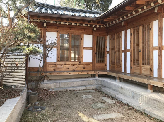 A hanok buildling in Seochon. [LEE SEO-JAE]