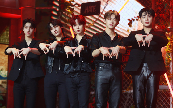 Boy band Tomorrow X Together is kicking off its world tour with a two-day concert in Seoul. [ILGAN SPORTS]