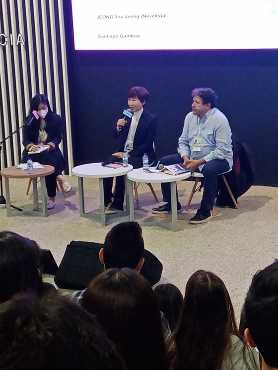 Korean author Jeong You-jeong, center, and Colombian writer Santiago Gamboa, right, speak at a book talk at the Bogota International Book Fair on April 28. [JESSICA RODRIGUEZ] 