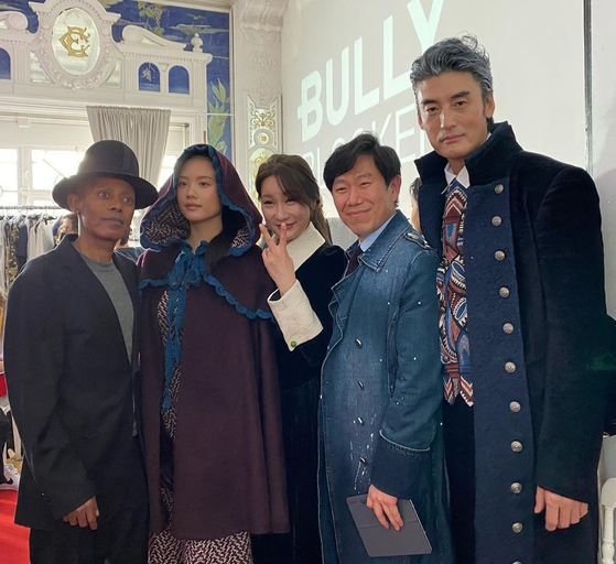 From left: Jamal Abdourahman (founder of Vancouver Fashion Week), model Lee Jae-si, designer Bomin Kim, CEO Lee Gun-ho and model Jang Jae-heon at Paris Fashion Week F/W 2022 [BLUETAMBURIN]