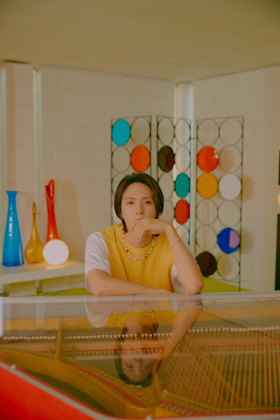 A concept photo for Son's ″Happy Birthday″ [AROUND US ENTERTAINMENT]