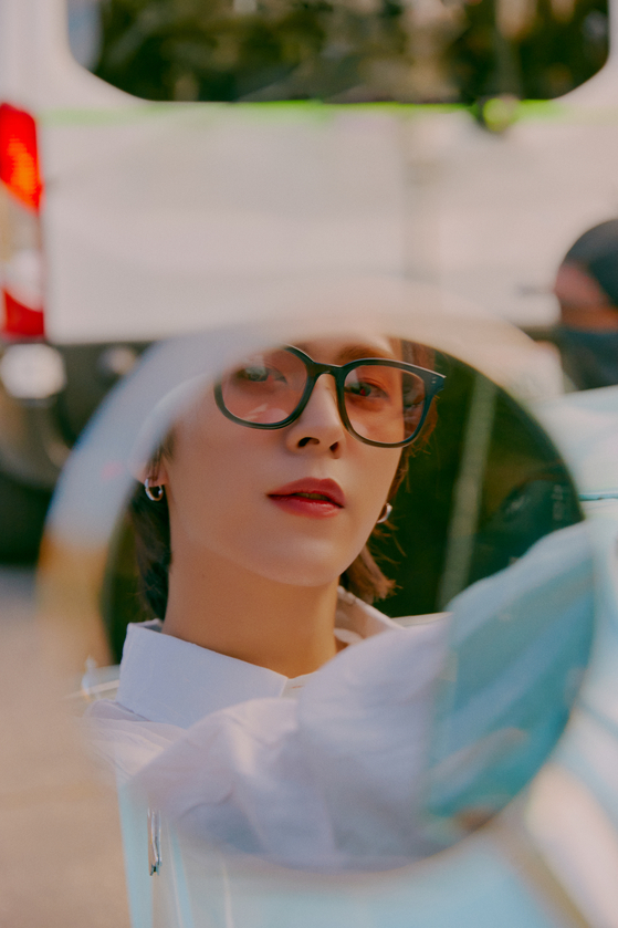 A concept photo for Son's ″Happy Birthday″ [AROUND US ENTERTAINMENT]