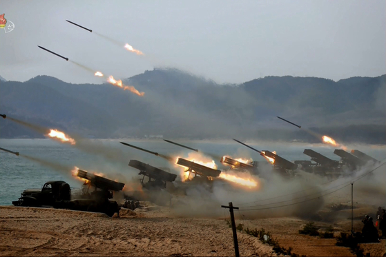 In this photo released by Pyongyang's state-controlled Korean Central News Agency, North Korea conducts an artillery firing drill with 122 mm mortars on March 13. [YONHAP]