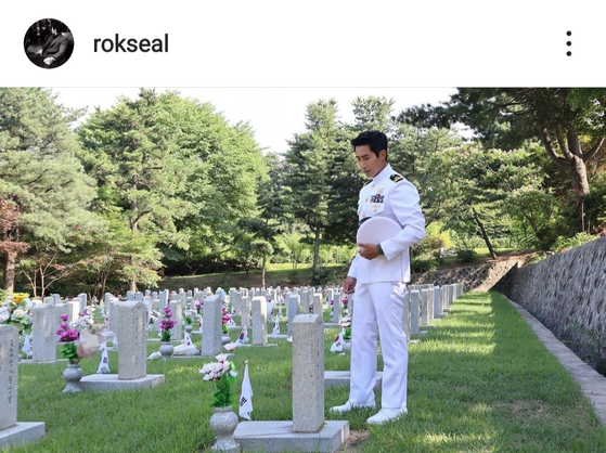 Rhee has been staying in the public eye, visiting the Seoul National Cemetery on Memorial Day (June 6) decked in his naval dress uniform, as seen in a photo he posted on Instagram that day. [SCREEN CAPTURE]