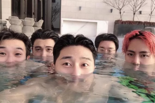 The Wooga Fam members from left, Choi Woo-shik, Park Hyung-sik, Park Seo-joon, Peakboy and V in an Instagram post uploaded by Park Seo-joon in 2019 [INSTAGRAM SCREEN CAPTURE]