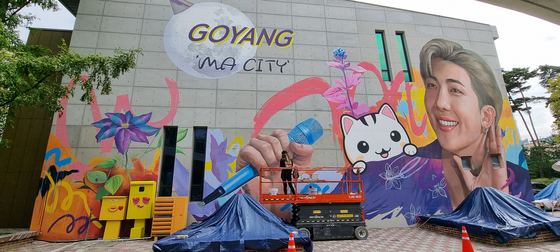 The face of RM, leader of BTS, has been painted on the wall of the Ilsan Dong District Tourism Information Center in Ilsan, Gyeonggi, in September 2021. Ilsan is the city that RM was born in. [YONHAP]