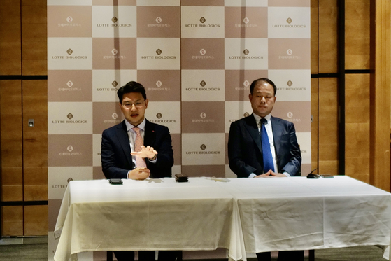 Richard Lee, left, CEO of Lotte Biologics, and Lee Hun-ki, executive vice president at Lotte's corporate strategy division, speak on the sidelines of the BIO USA on Tuesday [LOTTE]