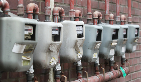 Electricity meter at a low-rise apartment in Seoul. [YONHAP] 